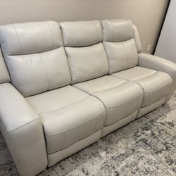 Bob’s Furniture Reclining Couch 