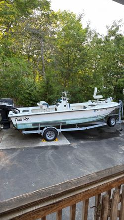 2004  Twin Vee center console 19’