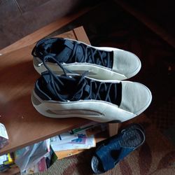 Shoes brand new 2030 and a 1/2.