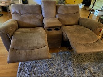 La-Z-Boy Trouper Power Reclining Loveseat with Headrest, Lumbar & Console