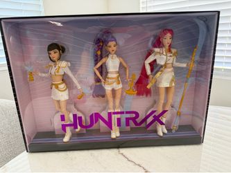NEW IN BOX SOLD OUT HUNTRIX “what it sounds like” 3 doll set