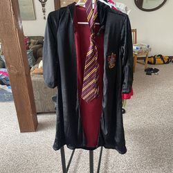 Harry Potter Robe & Tie (Gryffindor)