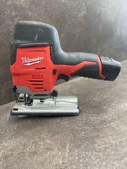 Milwaukee M12 12V Lithium-Ion Cordless Jig Saw
