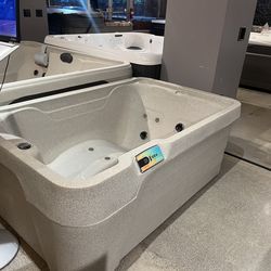 Caldera aspire fantasy hot tub