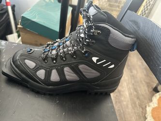 Brand New Men’s Size 42 Ski Shoes White woods
