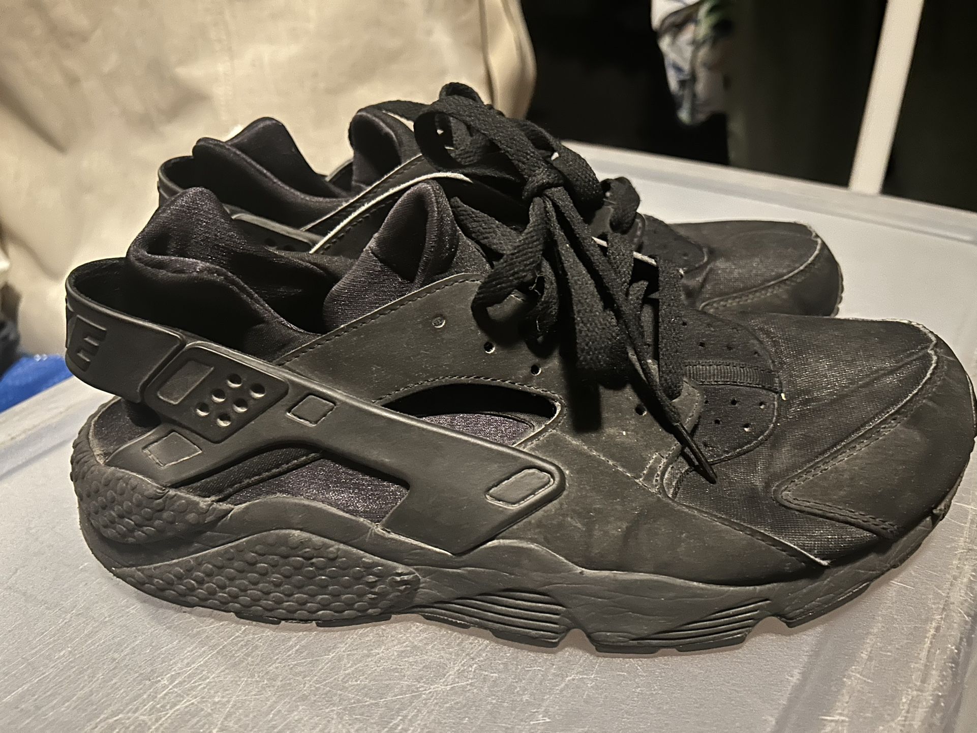Nike Air Huarache Black Sneakers β Menβs Size 10.5