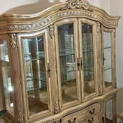 Table Solid Wood Vintage 6 Chairs on Asking $250 Obo ..Payed $1500 Never Usedi H Comedor & Sold Separately China Set For Tv $350 Obo Worth 3k Website 