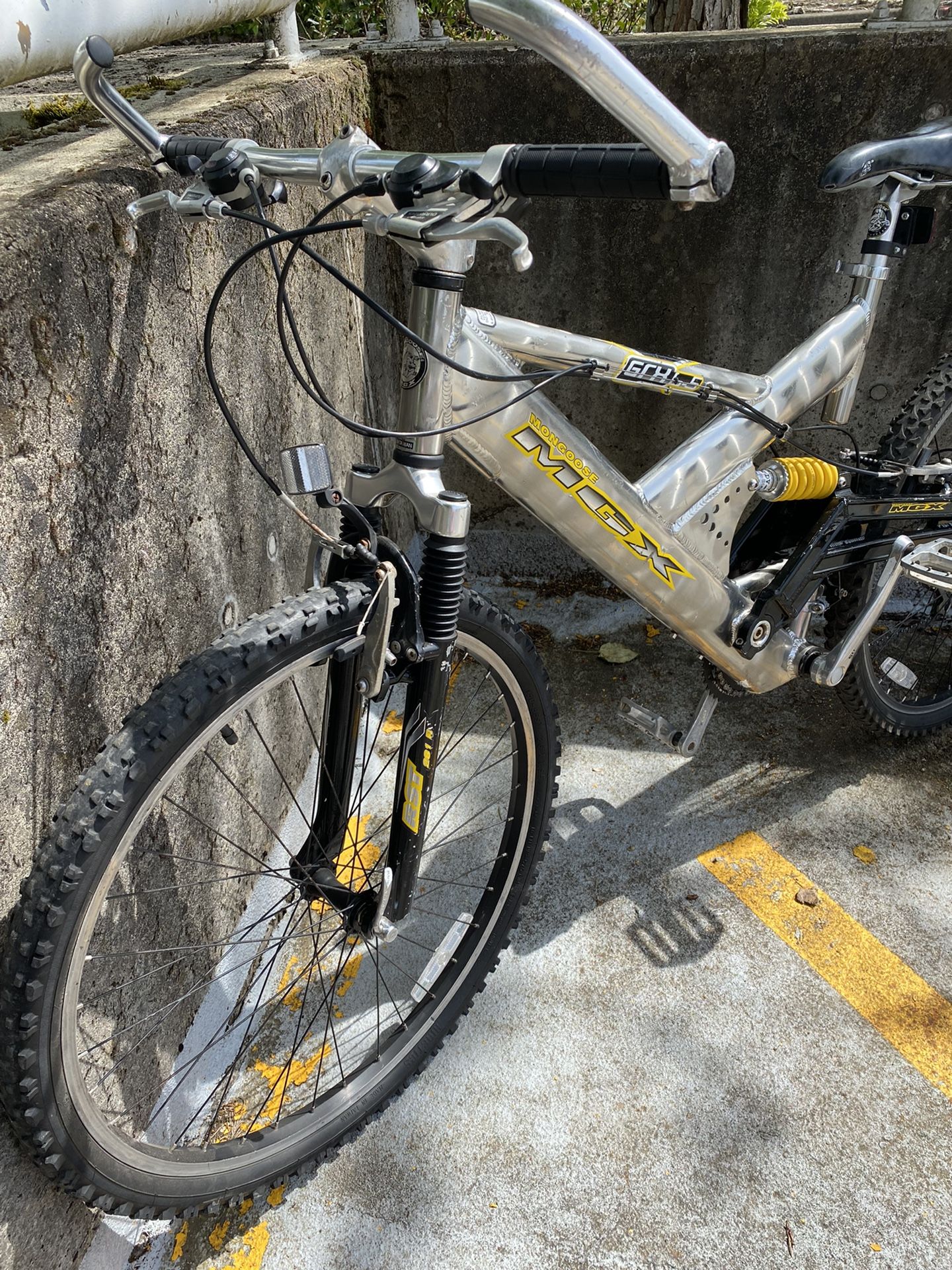 Bicicleta mongoose mgx hot sale