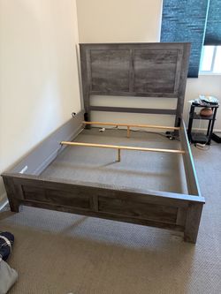 Bed frame queen