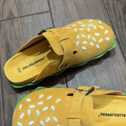 Burgerstocks a parody of Birkenstocks size 8 men 9.5 women from Hello Slippers
