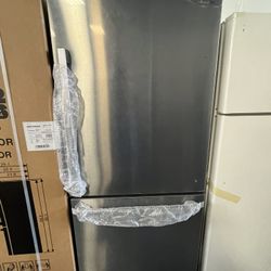 Refrigerator Hisense 31”.1 New 