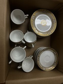 Highgate Manor Camelot 40 piece Porcelain Dinnerware Set