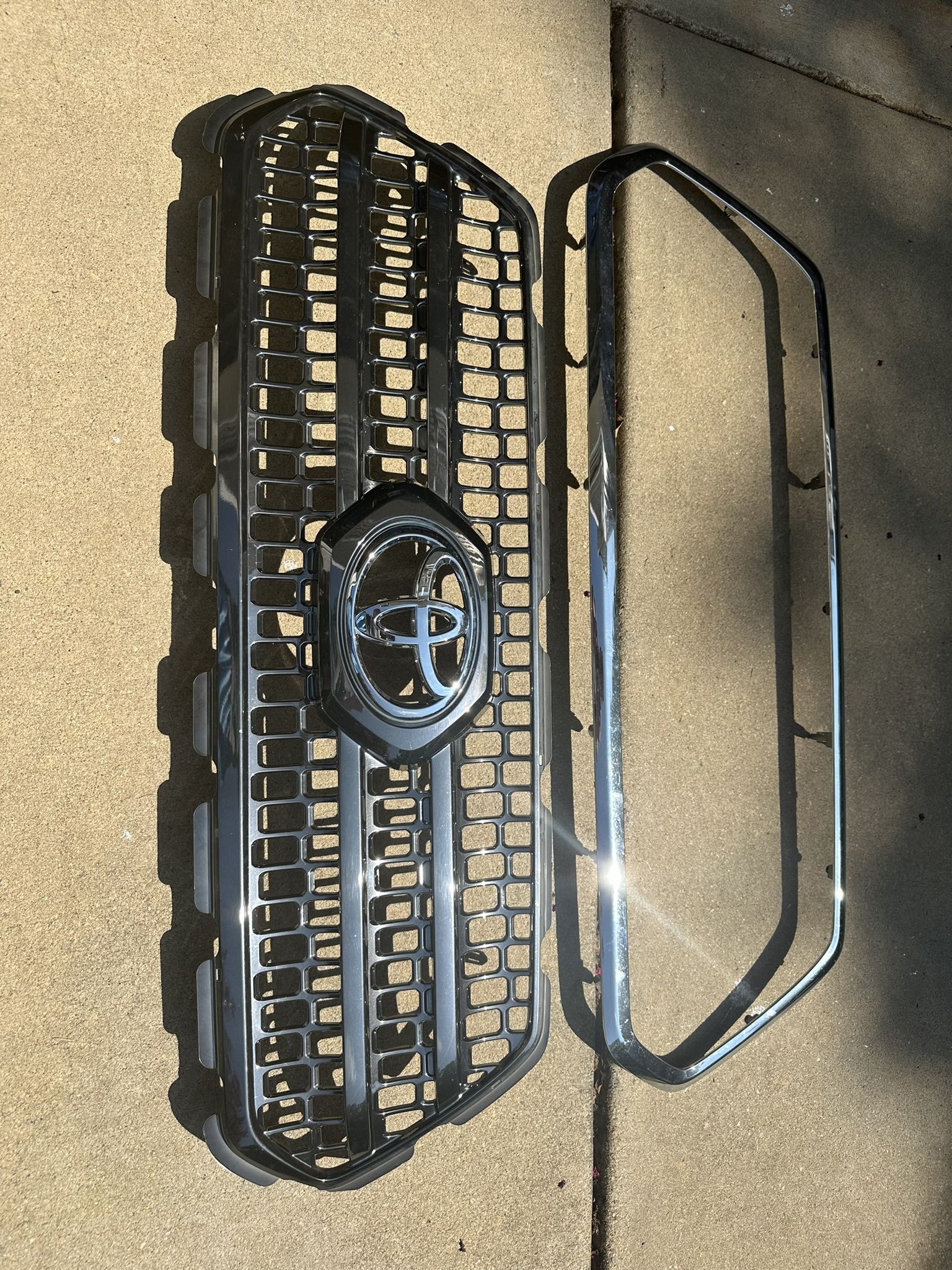2016 & Up Toyota Tacoma Front Grill