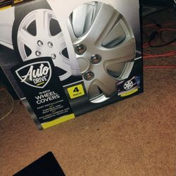 Used 15 Inch Hub Cabs For Car 1 Cracked A Lil Bit