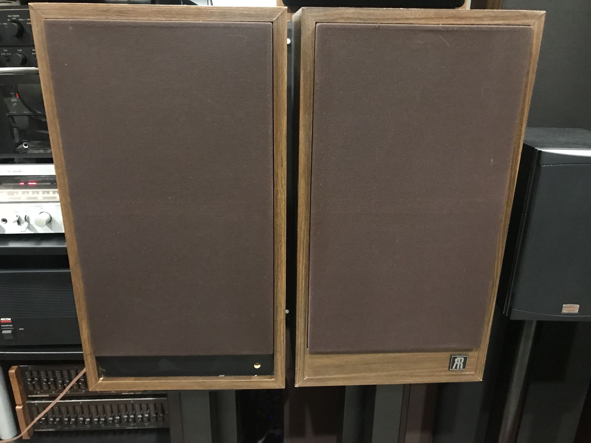 Acoustic Research AR28s speakers very nice condition