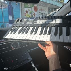 Launchkey 37 Midi Board