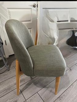 Modern Upholstered Accent Chair Wood Legs (only 1)