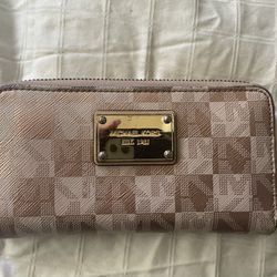 Michael Kors Wallet Great Condition 