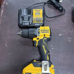 Dewalt DCD799 ATOMIC 20V MAX BRUSHLESS CORDLESS 1/2 IN. HAMMER DRILL KIT