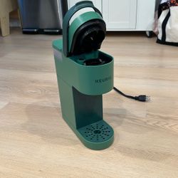 Green K-mini Single Serve Keurig Coffee Maker