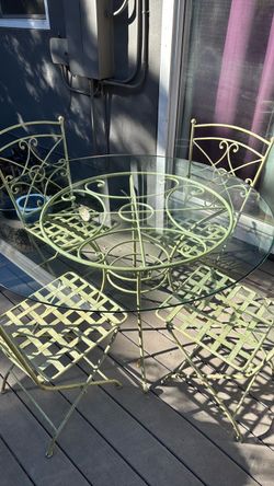 Outdoor table and chairs