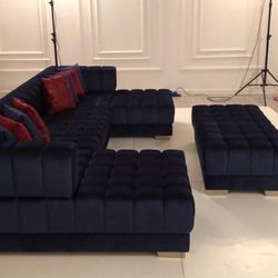 >Brand New Double Chaise Sectional Velvet.