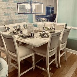 Haverty’s Coastal Dining Room Set