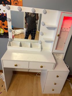 White Vanity Desk with Hollywood Mirror