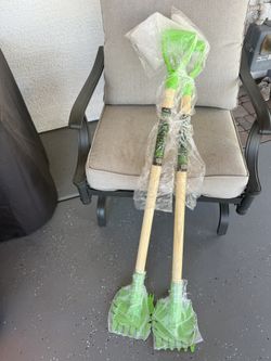Shovel roofing tool