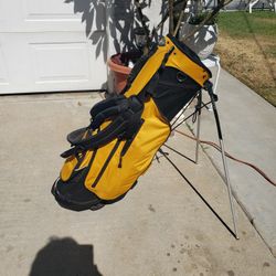 Golf Bag With Stand