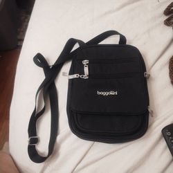 NWT Baggallini RFID Journey Crossbody, Purse Black new with out the tags never been used at all firm price $50 bucks pick up only 865 Ellsworth avenue