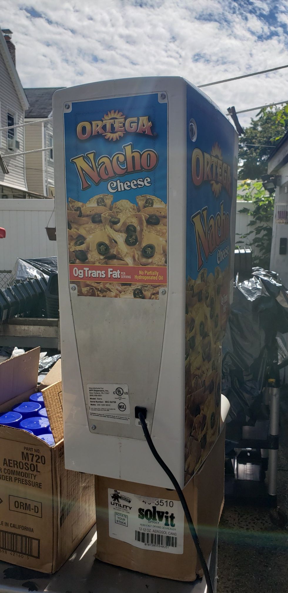 Nacho cheese dispenser