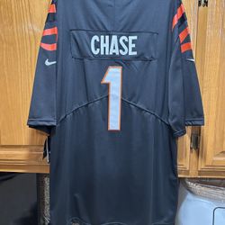 Bengals Jamar Chase Jersey Size XL New 