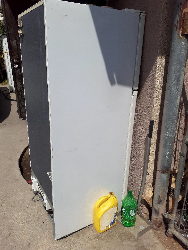 2 refrigerators for parts only