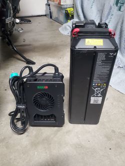Talaria MX5 OEM battery & charger, like new