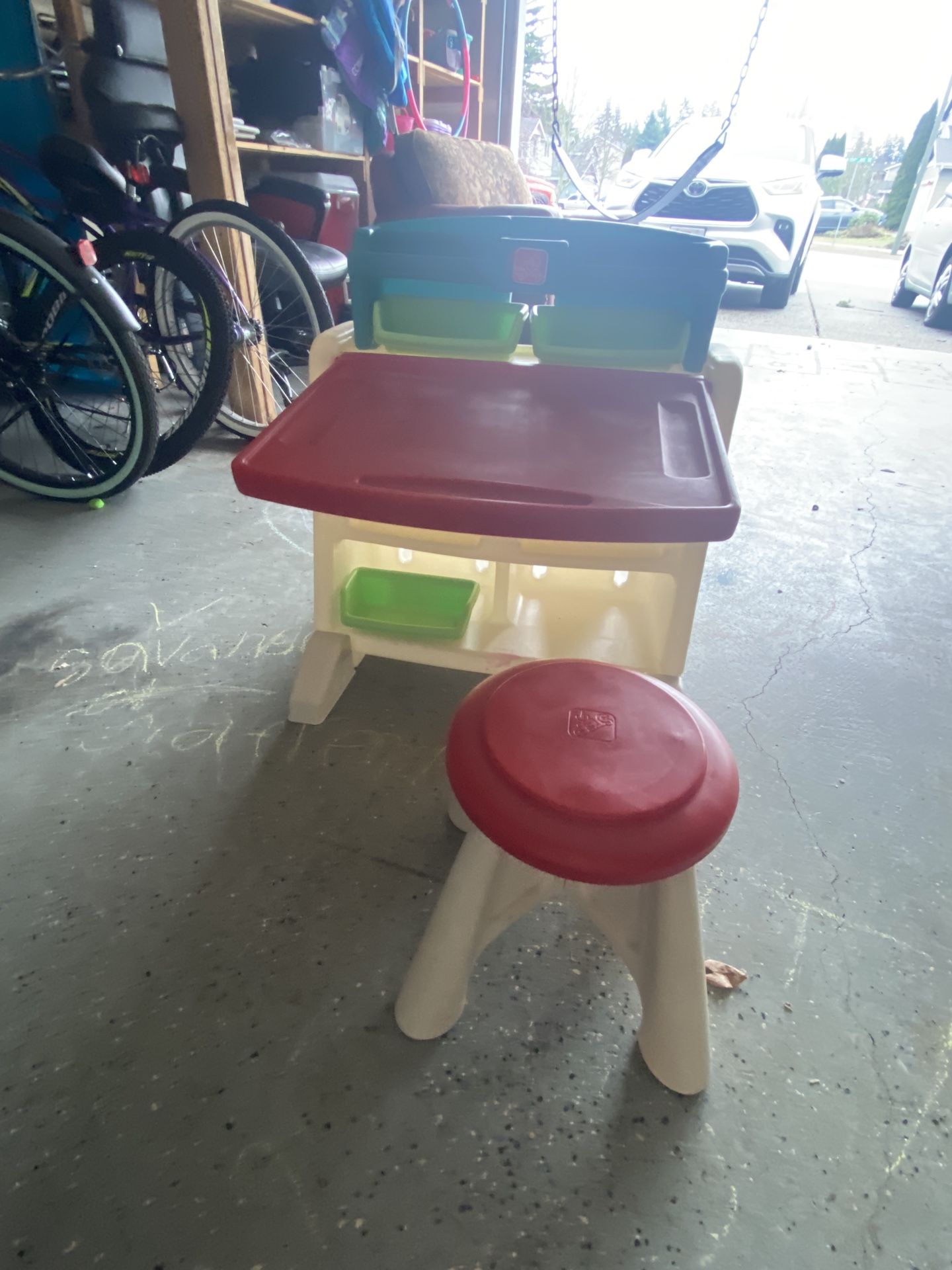 FREE Plastic kid toddler art activity desk table