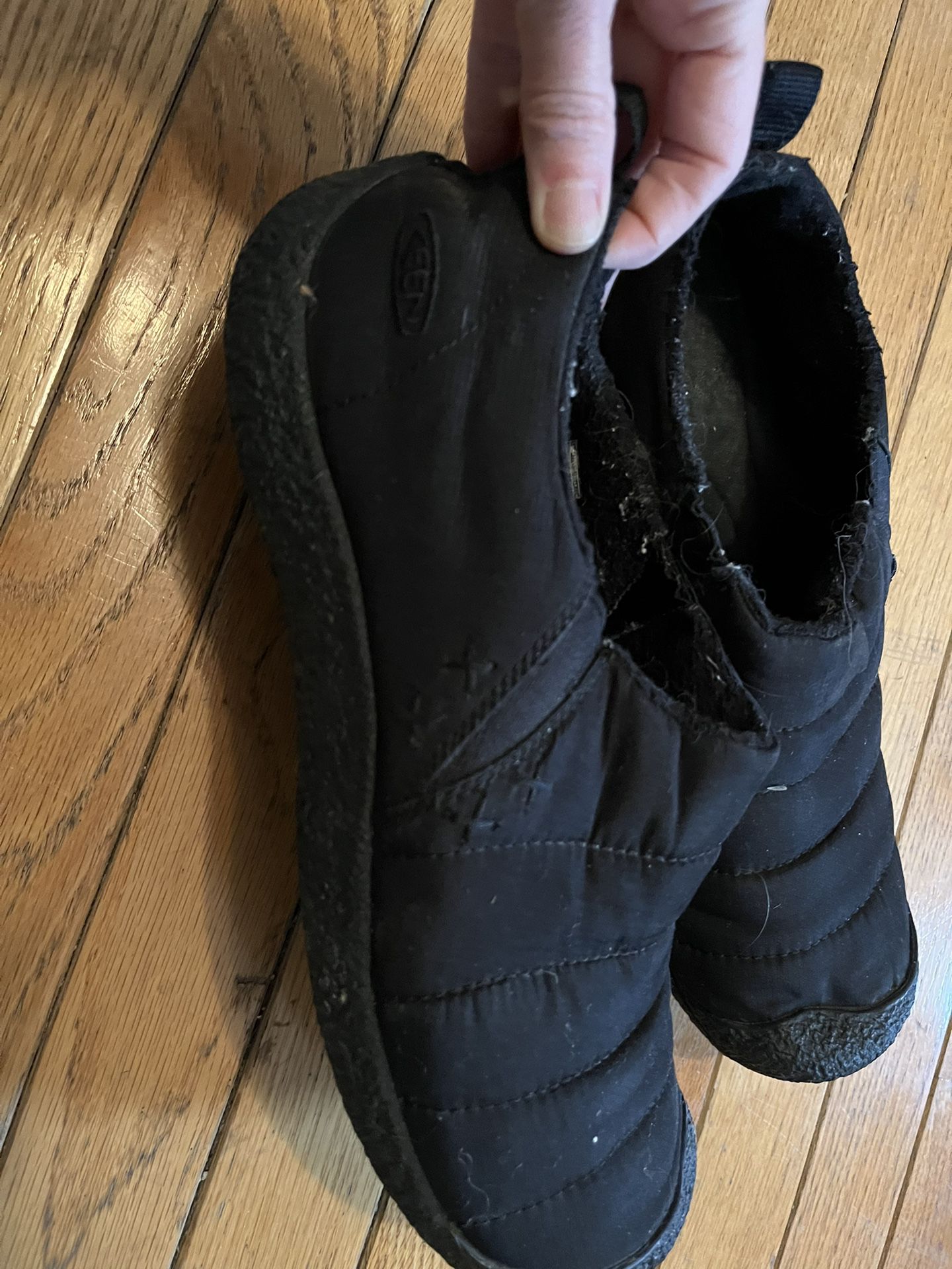 size 11 black keen shoes