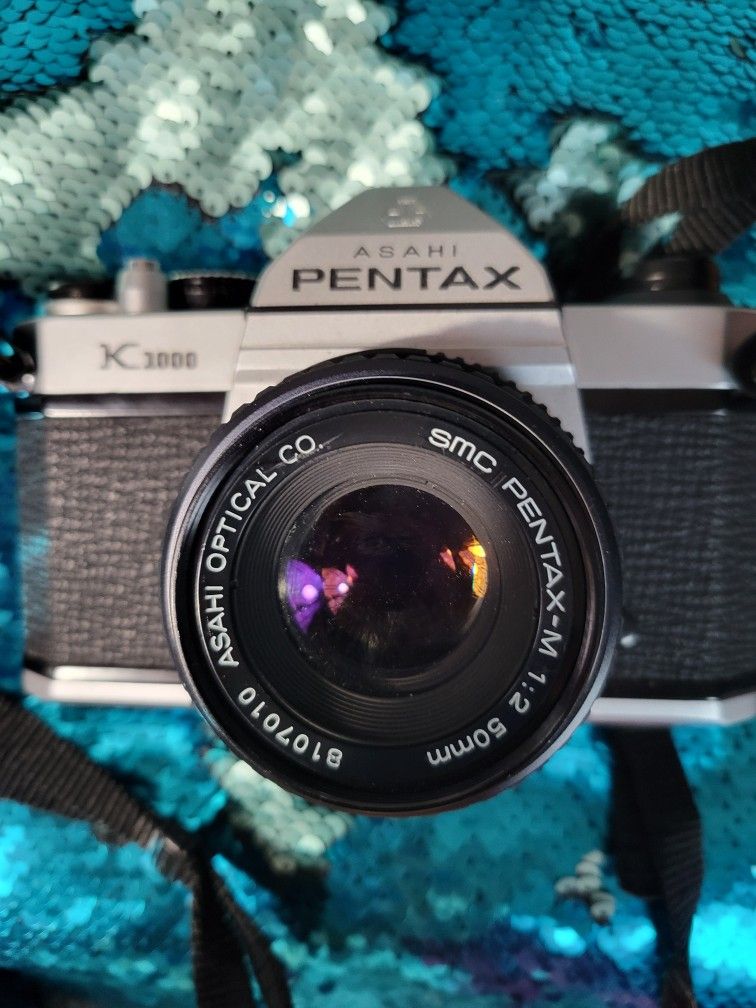 Asahi Pentax K1000 35mm SLR film camera with lens.