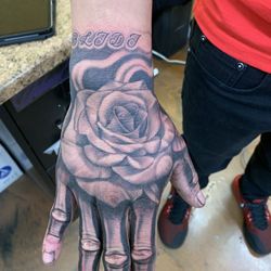 El precio es dependiendo el tamaño y el diseño pregunta por algún diseño podemos alludarte Black n gray, portraits, design text 480-886-6663 for any q