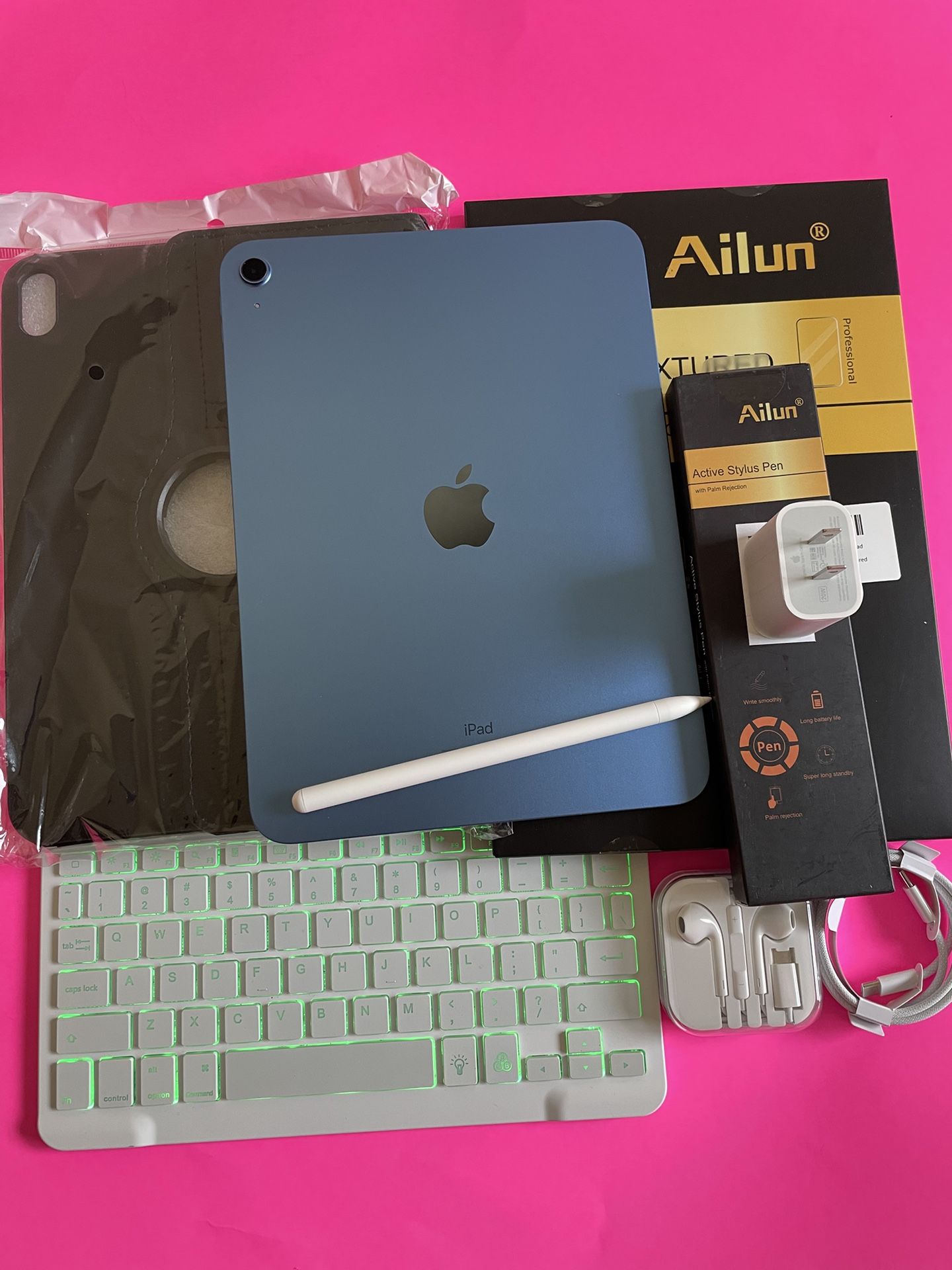 256gb Apple IPad 10th Generation (10.9” Liquid Retina / 2022 model) with pen, keyboard, case & Accessories (warranty 2026)