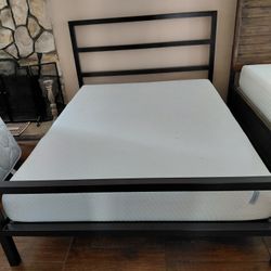 Black Metal Queen Bed