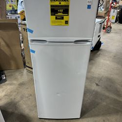 Avanti 22 in. 7.3 Cu. Ft. Top Freezer Refrigerator - White