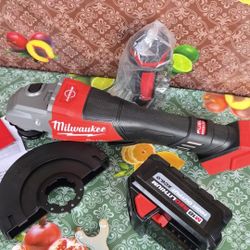 Milwaukee
M18 FUEL 18-Volt Lithium-Ion Brushless Cordless 4-1/2 in./6 in. Braking Grinder with Paddle Switch with  (1)-high output 6.0ah battery 