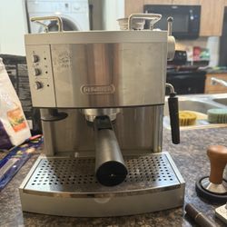 Delonghi Espresso Machine (with Complete Kit)