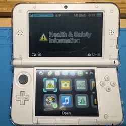 Nintendo 3DS LL (XL)– New Top LCD, 3200mAh Battery, 1 28GB, CFW/Region Free