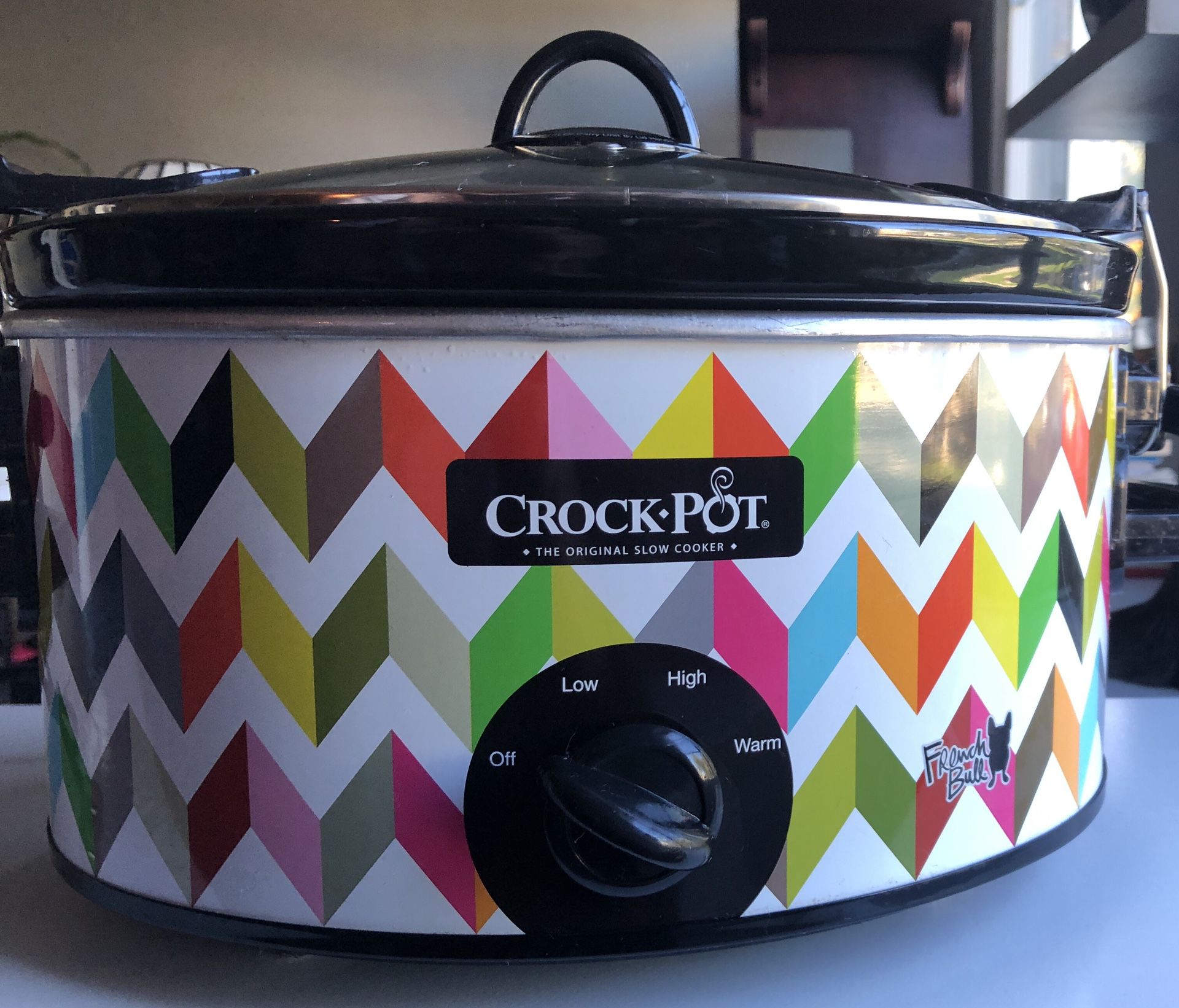 Small- Medium Size Crockpot Black for Sale in Chandler, AZ - OfferUp