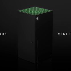 Xbox Series X Replica Mini Fridge Thermoelectric Cooler