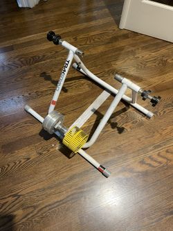 Trakstand Fluid Indoor Cycling Bike Trainer. Local Pick Up. 