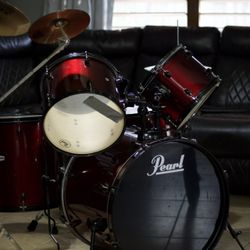 Pearl Drum Set