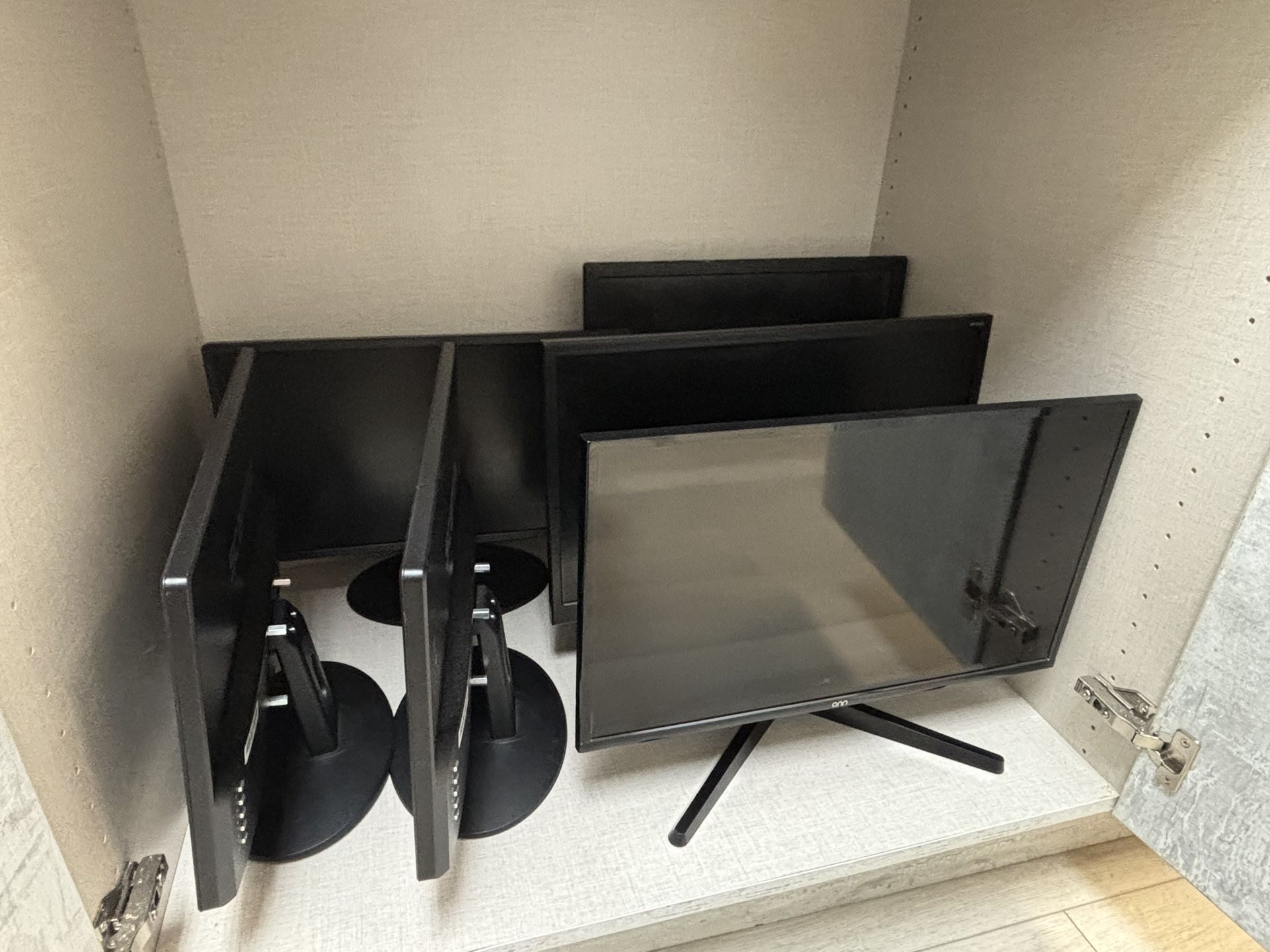 Monitors (assorted sizes)